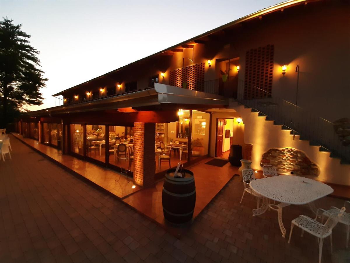 La Locanda Della Staffa Pombia Kültér fotó